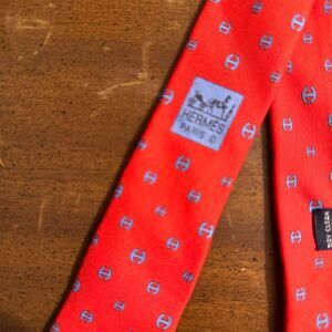 Hermès Paris curved H - Red Silk Tie for Men